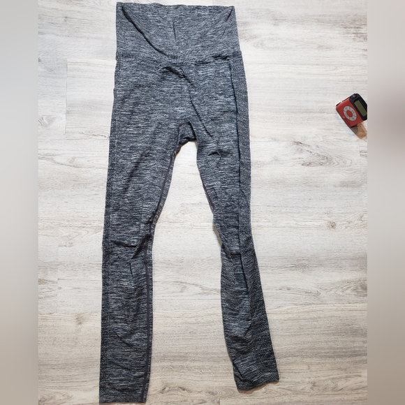 Nike Dri Fit High Rise Maternity Leggings..Size Small - Picture 6 of 6